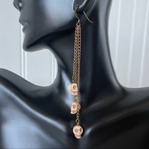 Skulls and chains dangle earrings!